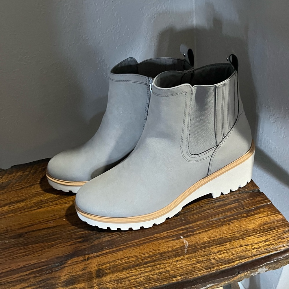 Maurice’s Chelsea Boot Size 11